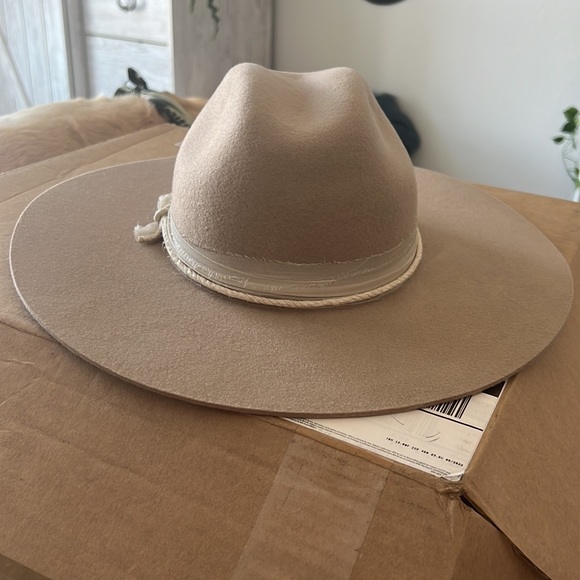 Women’s 56 cm taupe “cowboy / rancher” style felt hat main image 5